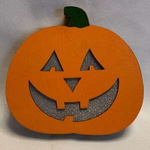 NWT! Halloween LED Light Up Color Changing Wood Jack O’Lantern / Pumpkin Decor!